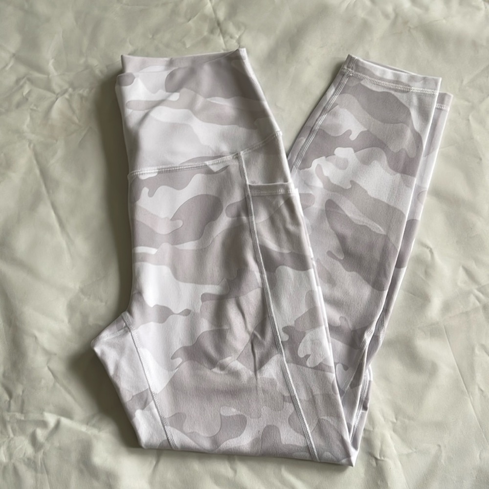 1289- RBX white and gray camouflage leggings- medium